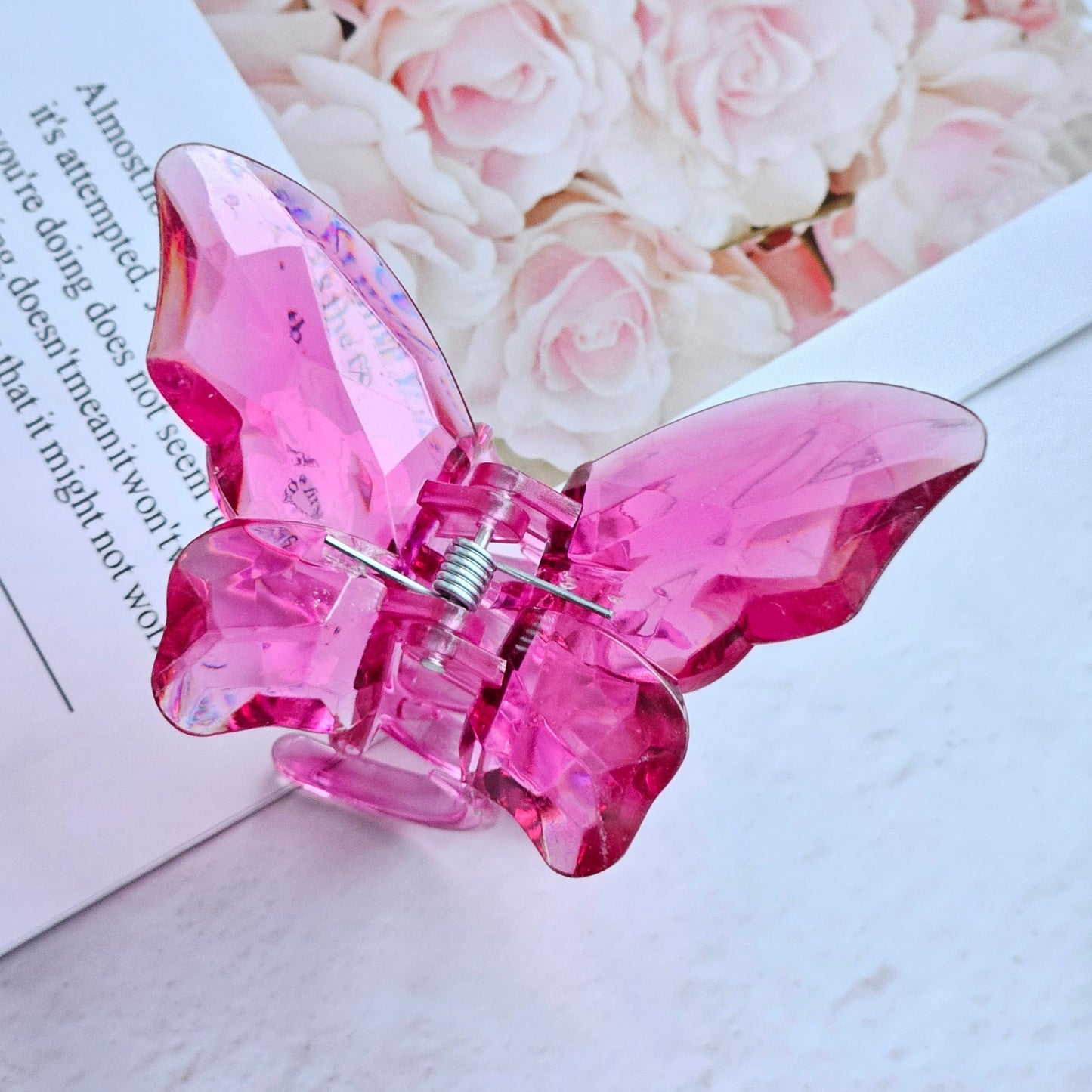 Butterfly Elegance: Sparkling and Lightweight Hair Clip – Exclusively for You!