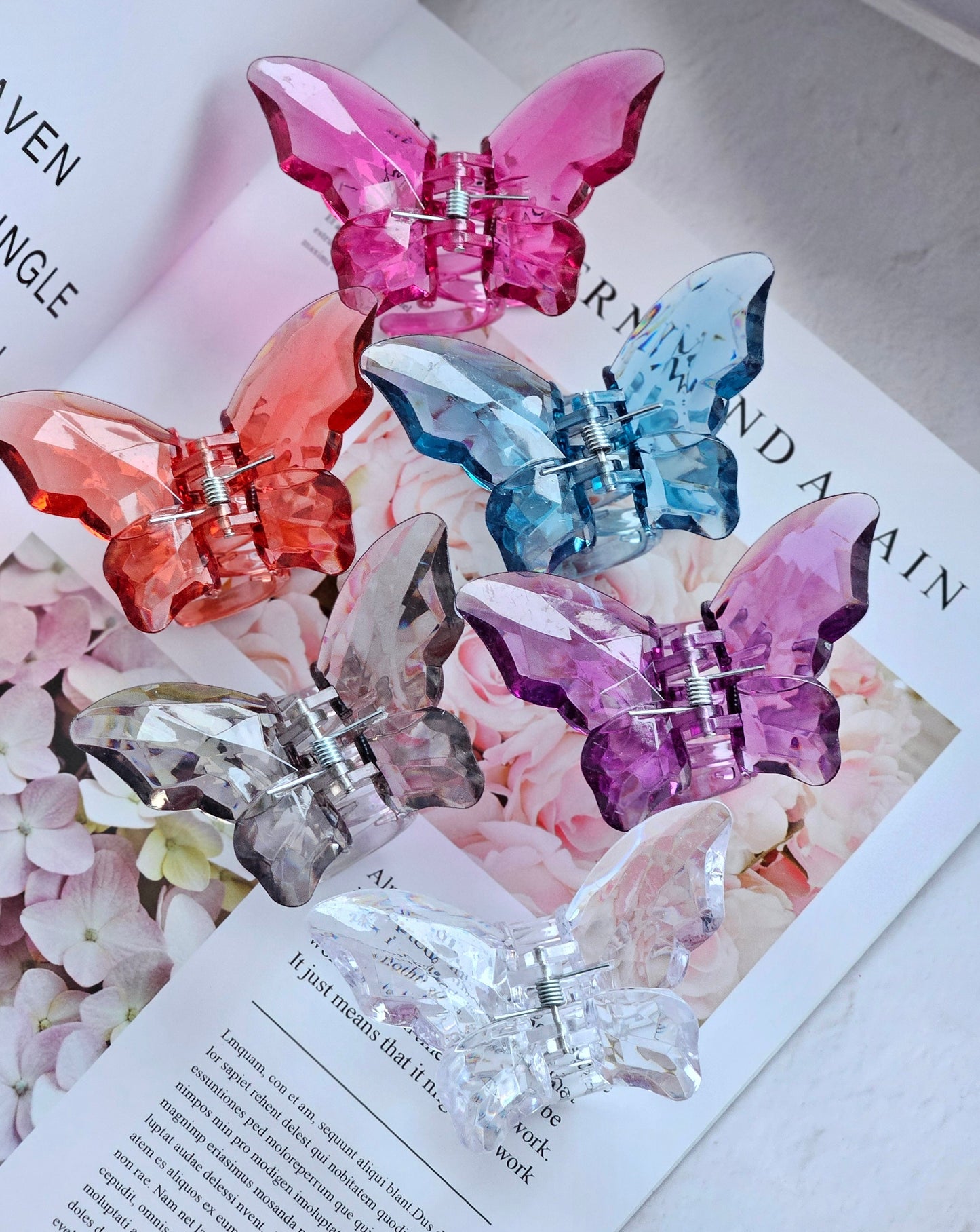 Butterfly Elegance: Sparkling and Lightweight Hair Clip – Exclusively for You!