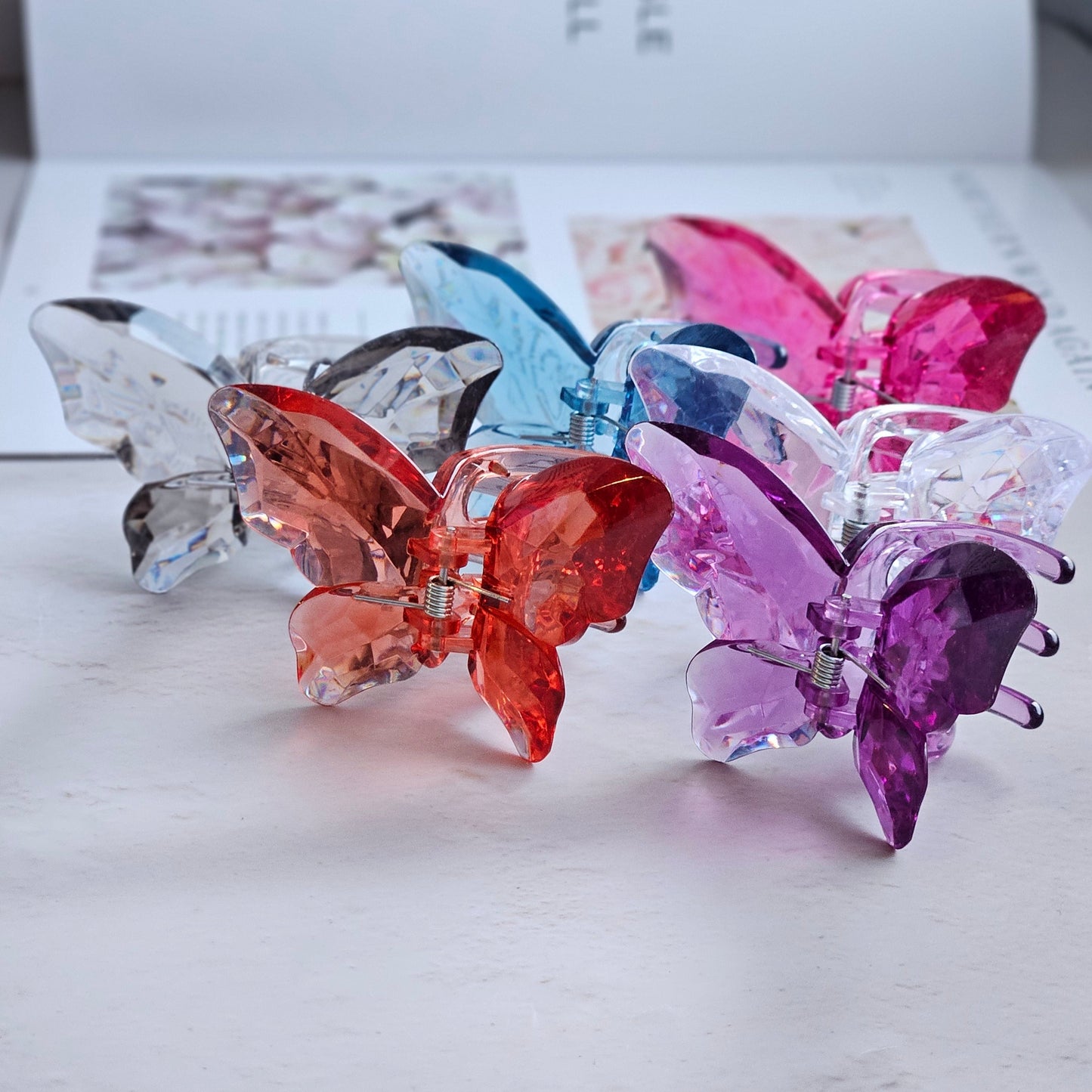 Butterfly Elegance: Sparkling and Lightweight Hair Clip – Exclusively for You!