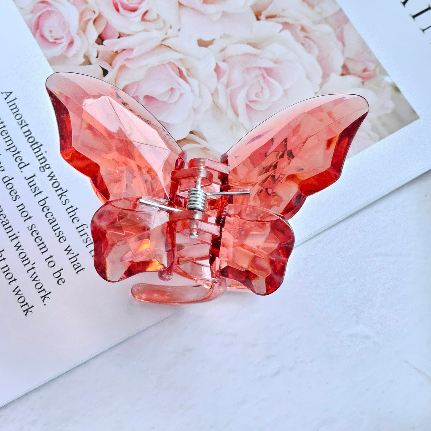 Butterfly Elegance: Sparkling and Lightweight Hair Clip – Exclusively for You!