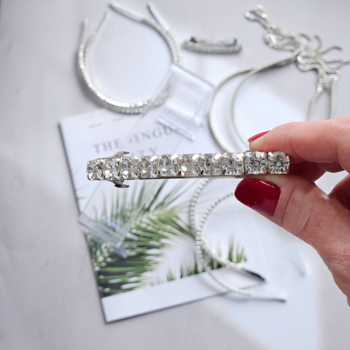 Crystal-Studded Automatic Hair Clip - Perfect for Brides and Daily Glam