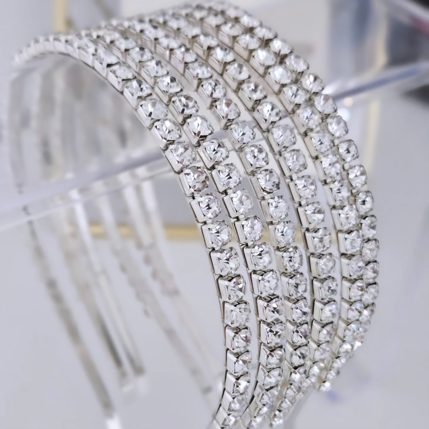 Versatile Elegance Crystal-Studded Hairband for Brides and Everyday Chic